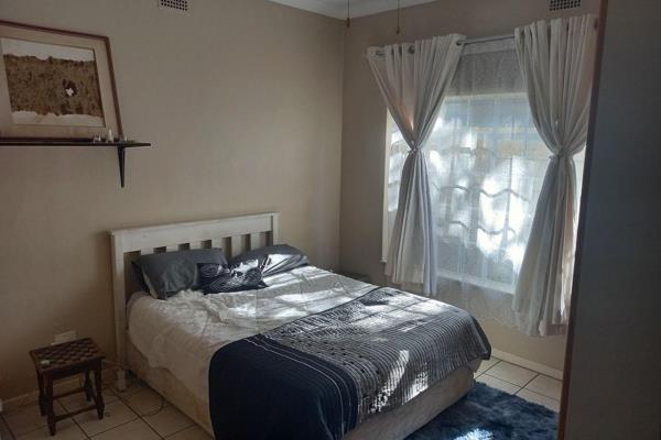 This property is perfect for one or two people. 
The property offers a spacious bedroom with a on-suite bathroom. A big lounge as well ...