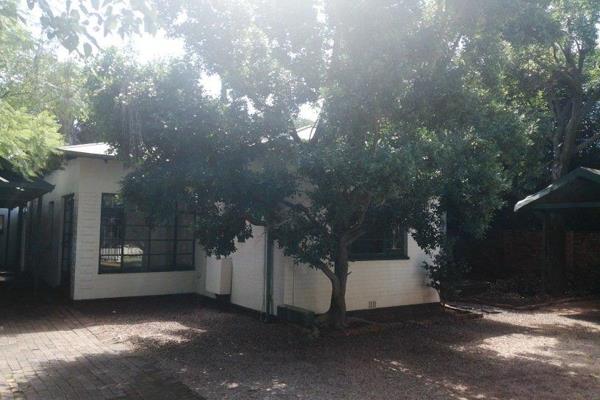 Commune House 
Close to University of Pretoria and close to shops and malls as well as ...