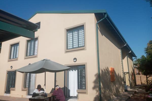 This cozy bachelor apartment in Rietfontein offers a comfortable and inviting living space for various people. It is conveniently ...