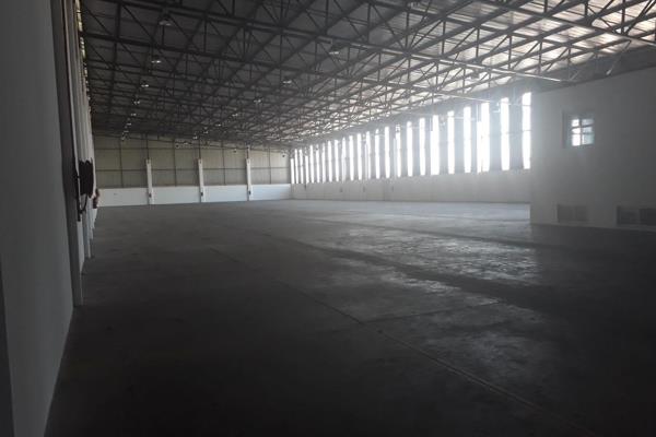 The warehouse area is 1852m2 + offices and ablutions making up the 2194m2 of prime warehousing space. 
413m2 of exclusive use yard ...