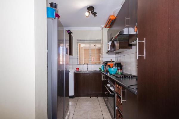 Well designed corner unit.

2 Spacious bedrooms with built-in cupboards.

Newly ...