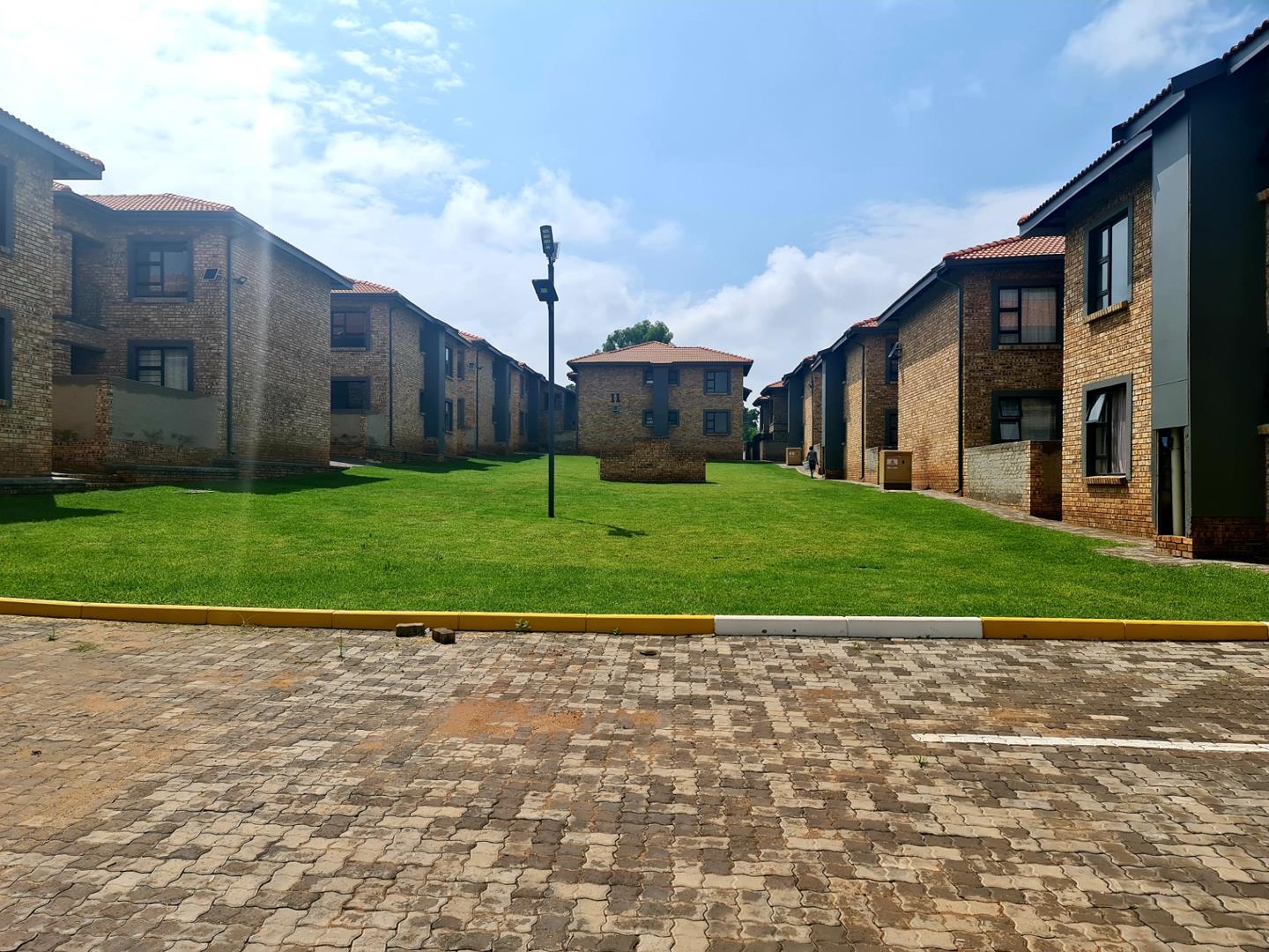 3 Bedroom Apartment / flat for sale in Cloverdene P24111377079