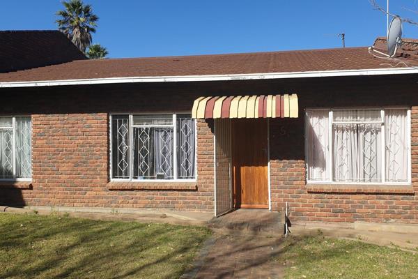 Lovely 3 bedroom townhouse for sale in Meyerville.

The townhouse also has a bathroom and kitchen with open plan living area.
With ...