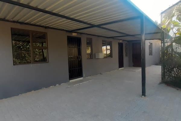 The property offers you a single bedroom, bathroom, kitchenette with a small lounge together with prepaid electricity.
In the close ...