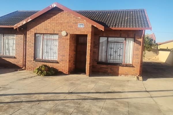 3 bedrooms , 1 bathroom separate toilet , kitchen , lounge , big yard  next to schools, shops , police station and private clinic 