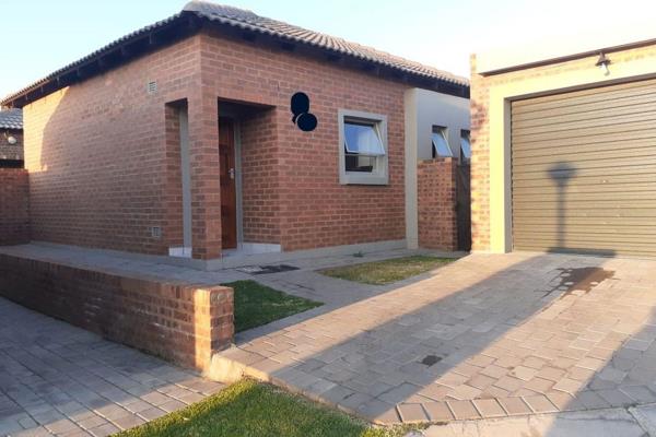 This beautiful modern property situated in the Meadows, Terra Nova in Trichardt is one of the few 3 bedroom units with a garage and ...