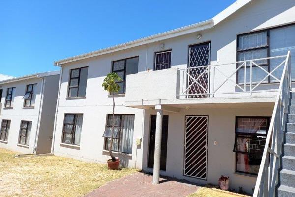 This lovely spacious 2 bedroom apartment available in the lovely suburb of Vredekloof in Brackenfell, is ideal for the young working ...