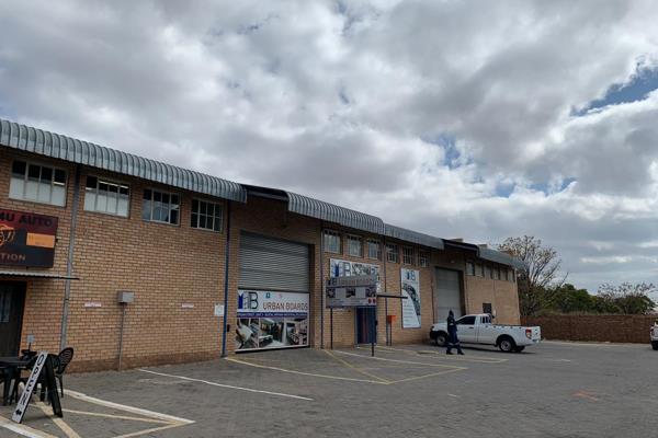 Warehouse to let in Nirvana Industrial {250m2}, Polokwane. 

Available Immediately for occupation. 

Safe and secure.

This warehouse ...