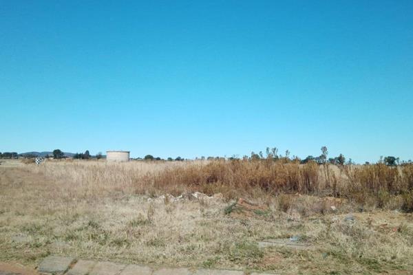 Vacant stand for sale in the market in the fast-developing area in Riversdale. This is beautiful flat land with no big trees.  ...