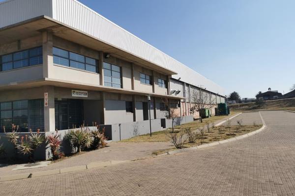 Large Distribution Centre / Warehouse in Ermelo to let. 
The basic details are as follows:
4 720sqm warehouse
522sqm Offices
22 850 Erf ...