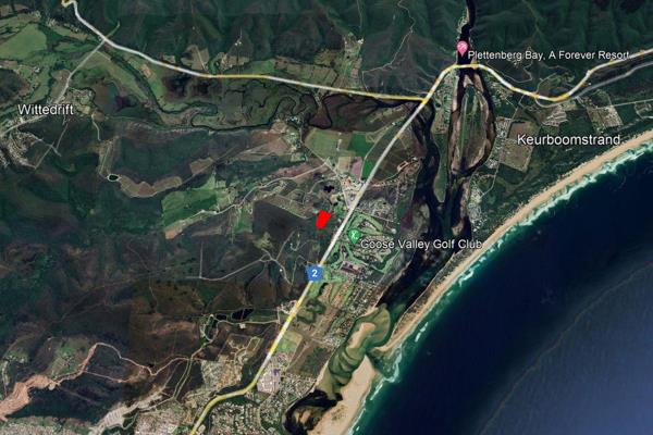 Near Plettenberg Bay, just opposite Goose Valley Golf course you will found this vacant stand. 

Views across the bay to the mountains. ...