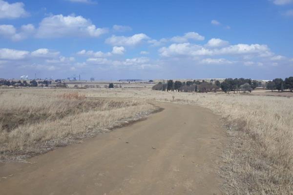 A developer’s dream! Opposite Sasol garage in Evander, this is prime land within the boundaries of Walker Park Golf Course, and it is ...