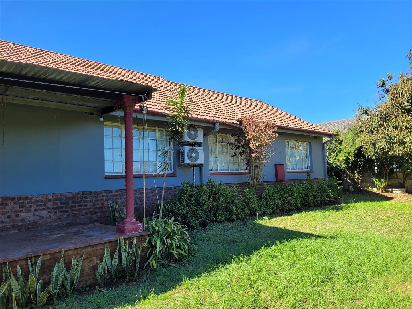 3 Bedroom House for sale in Bisley P24113884570