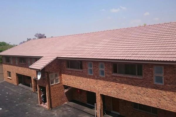 No agents! 

The units are NOT PET FRIENDLY

ONE BEDROOM UNIT AVAILABLE 

R5 250-00pm Available 28 February ...