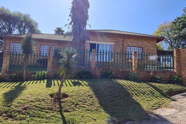 This spacious family home is nestled in the tranquil surroundings of Olifantsnek dam.

The home offers numerous receptions rooms ...