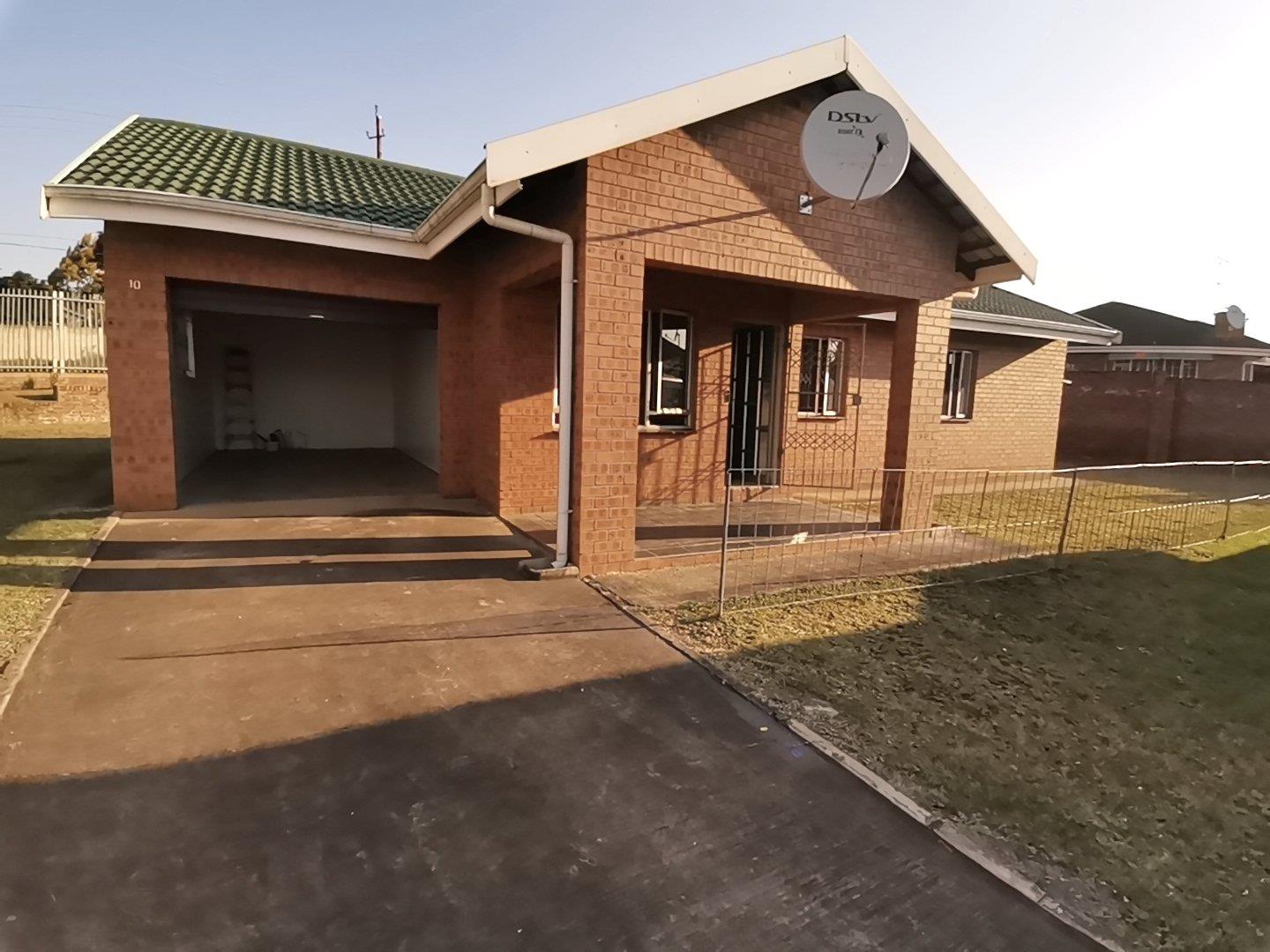 3 Bedroom Townhouse for sale in Lincoln Meade P24112577305