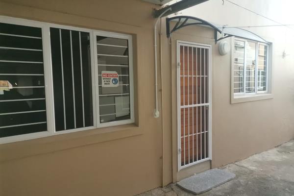 Cosy 2 bedroom unit
- Lounge
- Kitchen
- Bathroom
- Parking bay
- Water R200 
- Maximum 2 people

CALL NOW TO AVOID ...