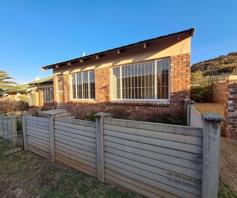 Townhouse for sale in Uitsig