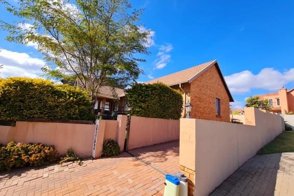 Sole and exclusive mandate!!!
This stunning family home is perfect for any family.  The home has 3 lovely sized bedrooms.  All the ...