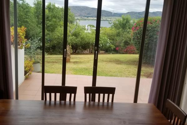 Enjoy the Harties lifestyle while renting this neat 2 bedroom, 2 bathroom unit. it has a lovely open plan kitchen, lounge and dining ...