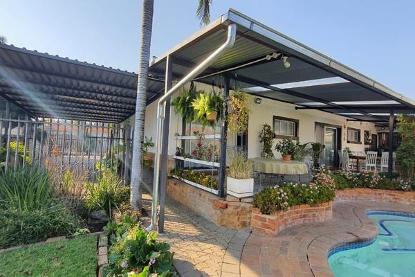 Spacious rooms available in House Kolibrie, starting from R4000 per month ranging to R5000, 3.2KM away from Prinshof ...