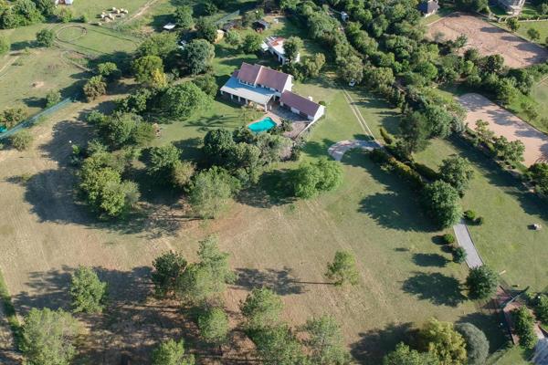 Closely located to Inanda Country Base and in the heart of horse country.

Park-like ...