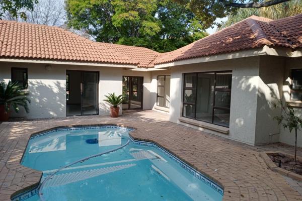 This spacious three bedroom home in a secure complex in Waterkloof ridge is available from 01 March 2025. Secure complex with 4 units. ...