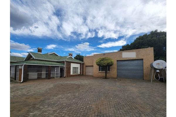 Situated in the sought-after Hilton/Noordhoek Industrial hub this property offers more than 500 m2 under roof and spanning a stand ...