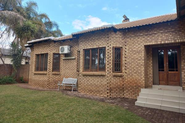 This beautiful Facebrick house in the highly sought after estate of Eldoglen boasts 4 bedrooms, 3 bathrooms, open plan living area, a ...