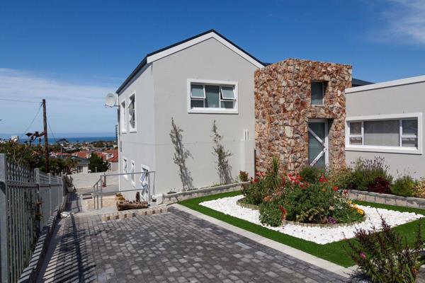 The short-stay studio is located in the heart of Onrus, a charming coastal town. It ...