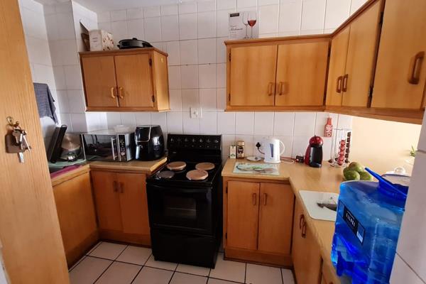 Urgent sale!!! 3 bedroom apartment in secure complex in Langenhovenpark for SALE

Cozy 3 bedroom apartment on the ground floor in a ...