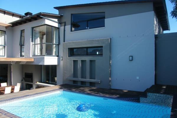 This is an beautiful and modern 4 bedroom home situated in a sought-after Somerset West security estate. The house has high-end ...