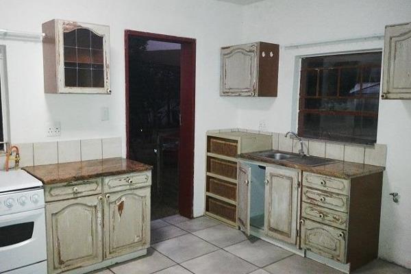 This 2 Bedroom Flat (Unit 6) is situated on the ground floor of a large family home on a smallholding in Mnandi.
The unit has two ...