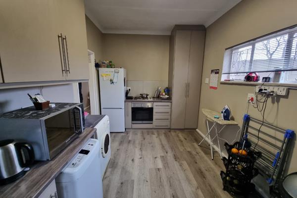 This neat and upgraded unit is situated in a complex that is very centrally located.
The complete unit has been upgraded and is in ...