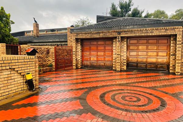 Taylorpark, zamdela

r1 550 000.00

!A jewel in zamdela - taylorpark

r1 550 000.00

big big house with 6 ...