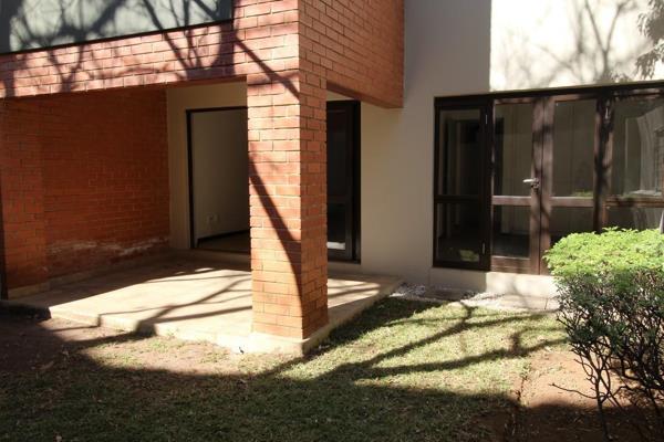 One bed one full bathroom garden apartment located in The Nicol on Hobart road in Bryanston.  
Available either immediate or 1 October ...