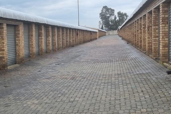 This property is located in the Benoni area  &quot;Excellent position and easy access from  main roads&quot;.Has very neat storage ...