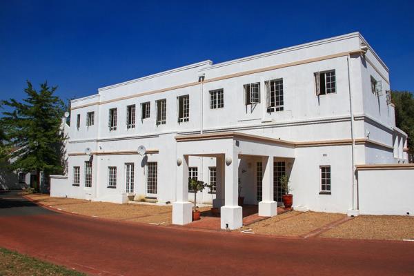 Self-Catering Apartment with on-suite Bedroom and Bathroom in security complex,  30sqm.