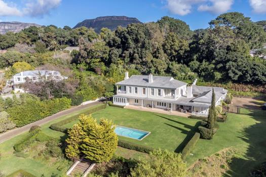 6 Bedroom House for sale in Constantia