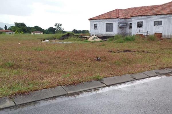 Vacant stand for sale in Brits Central.

This is a middle stand, in a Security Complex with a camera system on border. 

The complex ...