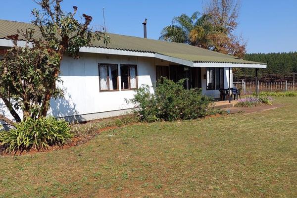 HOUSE: Pre-fab
3 BEDROOMS, 2 BATHROOMS, OPEN PLAN KITCHEN, LOUNGE, DINING ROOM. Laundry, office double carport, storeroom.
Flat:  ...