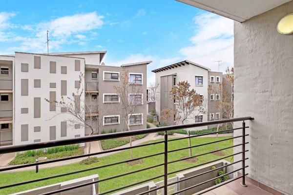 Enjoy the best of both worlds, a modern unit in a desirable established suburb and the convenience of living in the up and coming ...