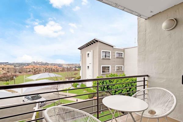 Enjoy the best of both worlds, a modern unit in a desirable established suburb and the convenience of living in the up and coming ...