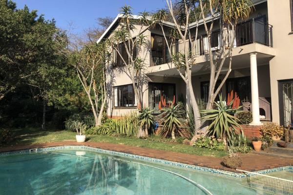 This is truly the most magnificent property in Kloof and ticks all the boxes. Showcasing a 6 bedroom house and 4 bathrooms, 2 ...