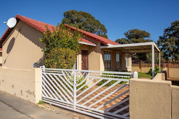 3 bedrooms 2 bathrooms,  own garden with carport.  A must-view.  This unit is in need of ...