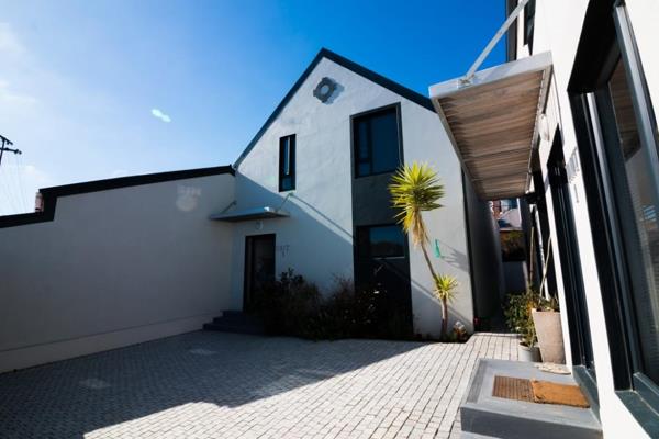 We have 3 rooms available at 6 Roman Road.  6 Roman Road comprises of three houses ...