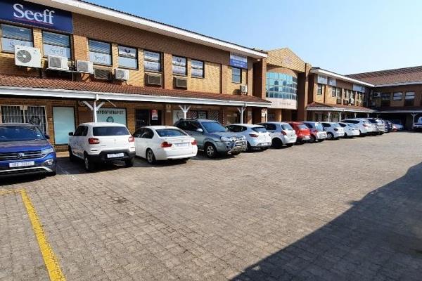 A highly visible office to the passing traffic on Kruger Rand Road, with Reception with inter-leading Boardroom and then 4 Offices, all ...