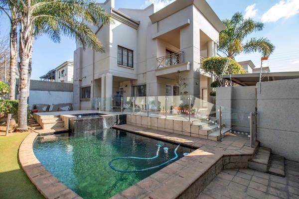 One of a kind, this 2 bedroom 2 bathroom apartment is set in Morningside just off Rivonia road. Very unique in that it has own plunge ...