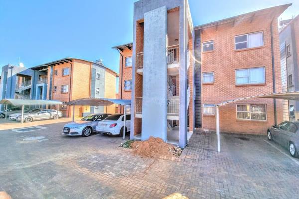 This stunning property offers the following:

2 Bedrooms
1 Bathroom
A Kitchen 
1 Open Plan living area 
1 Carport

*ON SHOW - ...