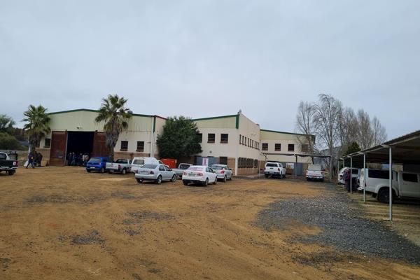 Warehouse and Office and extra erf for sale Property in Estoire, Bloemfontein
Warehouse ...